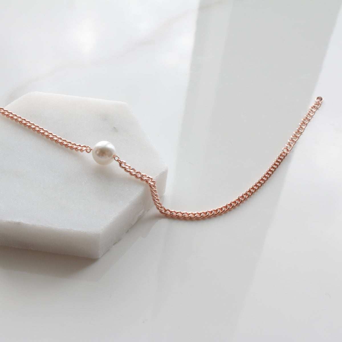 Simple pearl chain bracelet