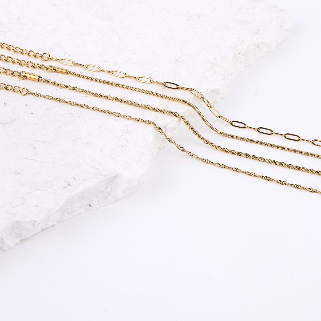 TWISTED ACCENT CHAIN BRACELET