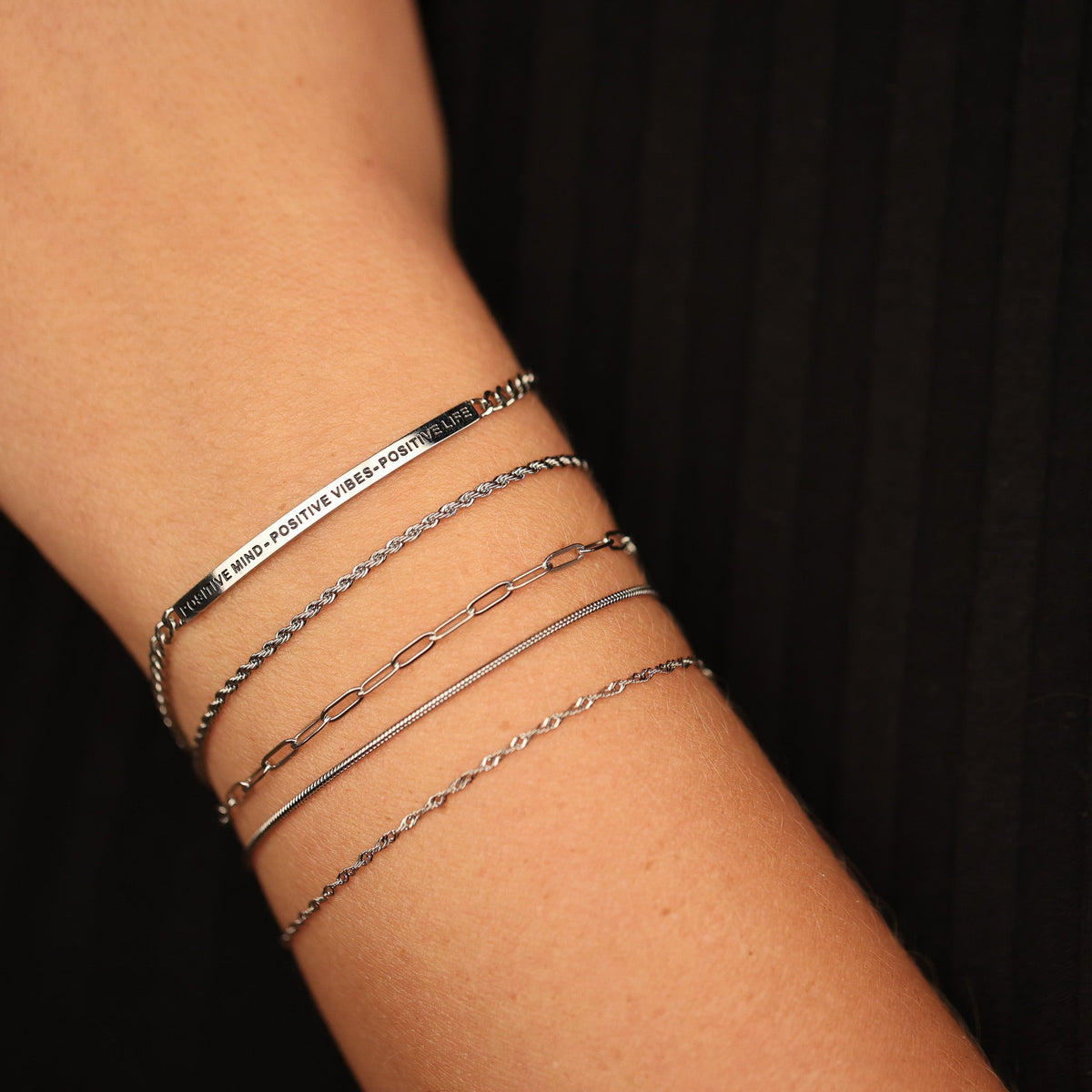 TWISTED ACCENT CHAIN BRACELET