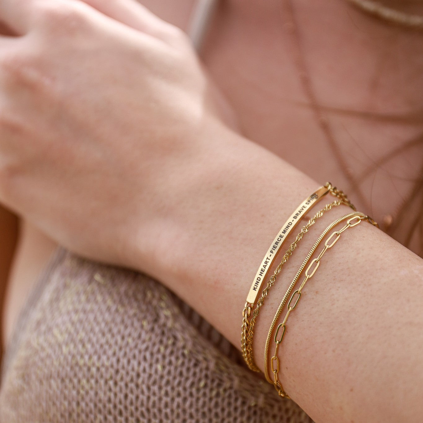 TWISTED ACCENT CHAIN BRACELET
